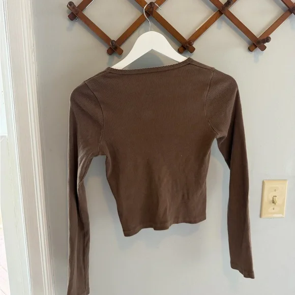 Brandy Melville Button-Up Top - Picture 5 of 5